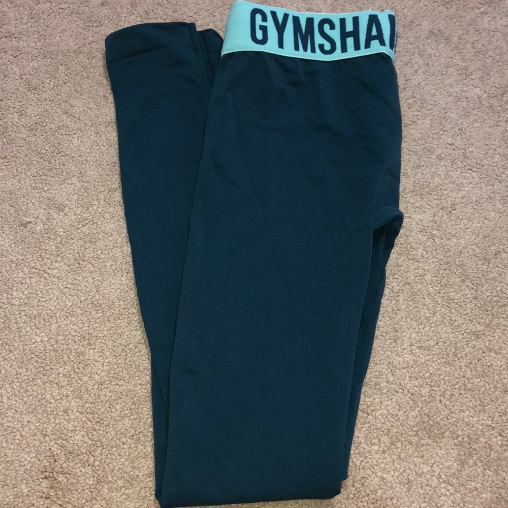 Gym shark leggings